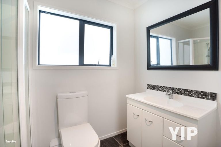 Photo of property in 140 Woodman Drive, Tawa, Wellington, 5028