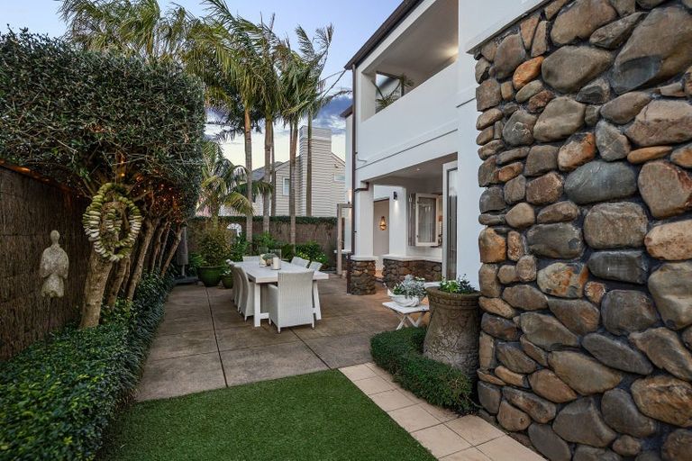 Photo of property in 1/13 Milford Road, Milford, Auckland, 0620