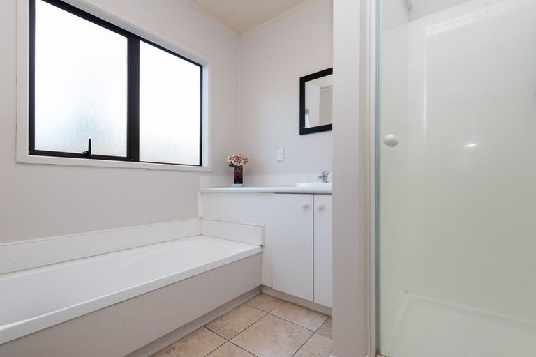 Photo of property in 2/8 Beldon Place, Pakuranga Heights, Auckland, 2010