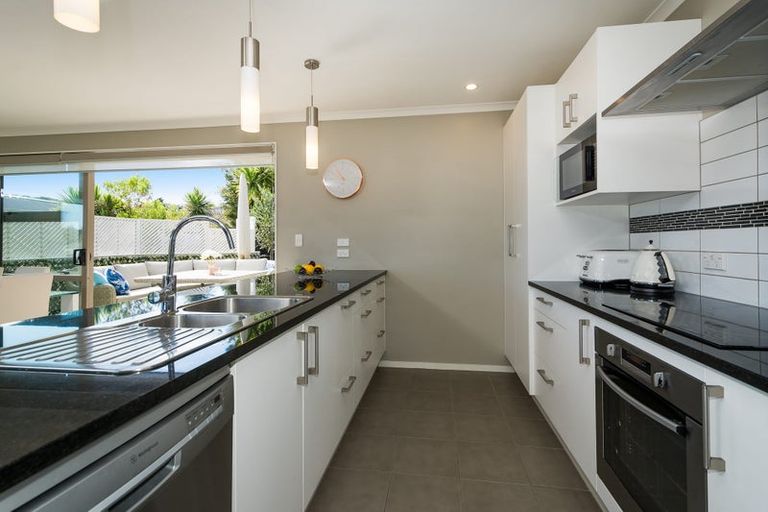 Photo of property in 11d Nimstedt Avenue, Oteha, Auckland, 0632