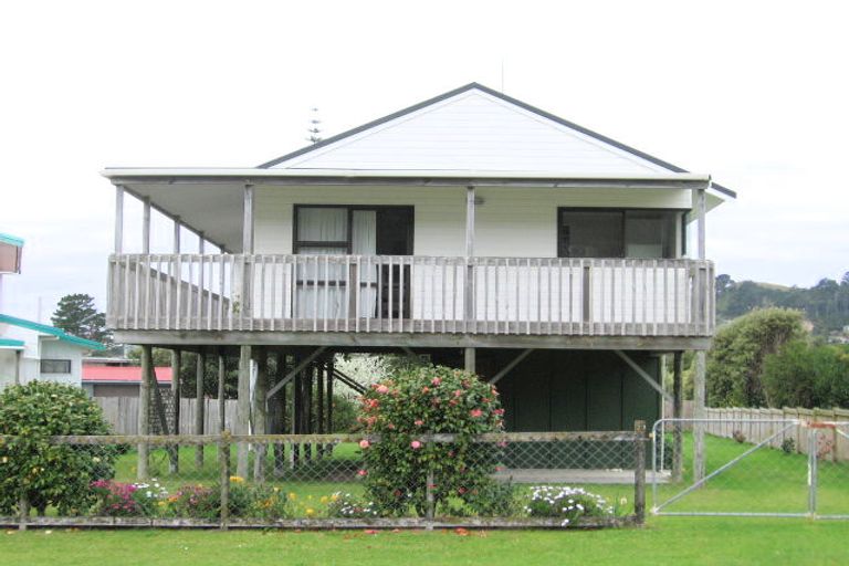 Photo of property in 15 Hahei Beach Road, Hahei, Whitianga, 3591