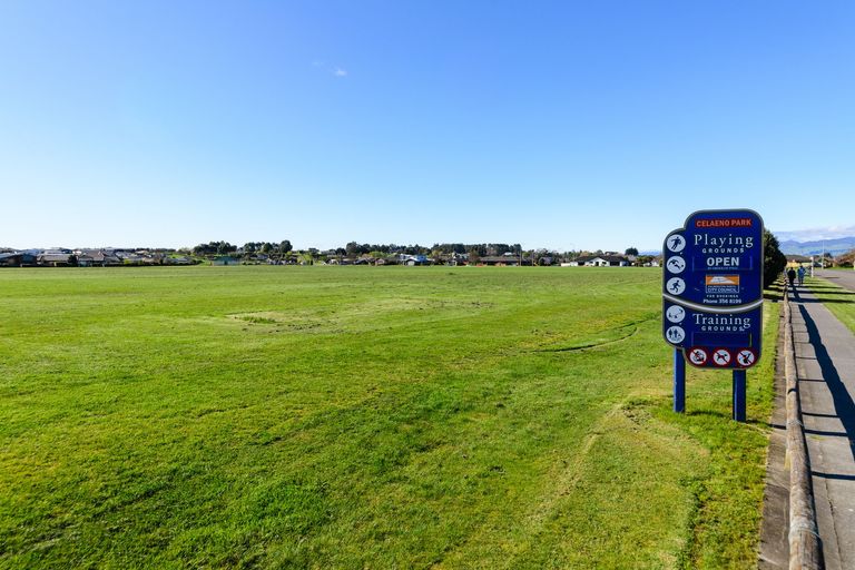 Photo of property in 18 Fernlea Avenue, Kelvin Grove, Palmerston North, 4414