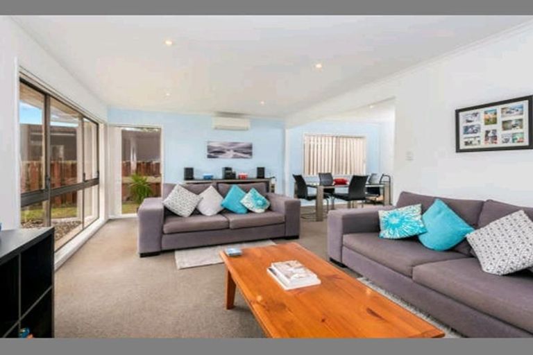 Photo of property in 28 Jillteresa Crescent, Half Moon Bay, Auckland, 2012