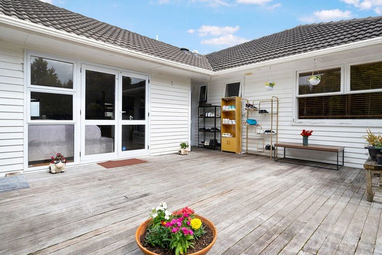 Photo of property in 15 Tauhara Street, Green Bay, Auckland, 0604