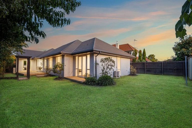 Photo of property in 4 Monterey Place, Parklands, Christchurch, 8083