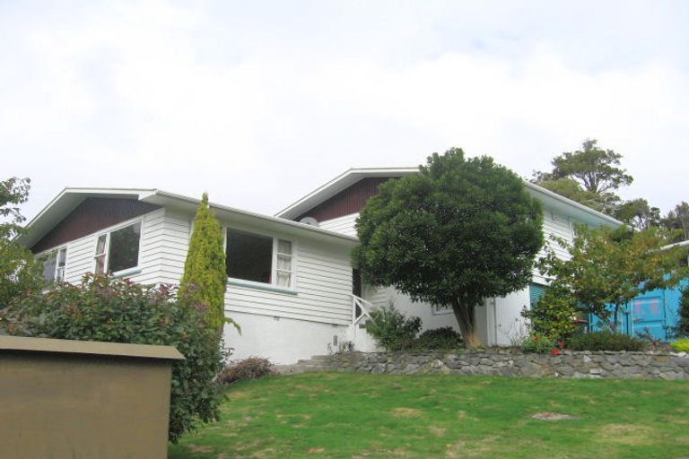 Photo of property in 100 Oriel Avenue, Tawa, Wellington, 5028