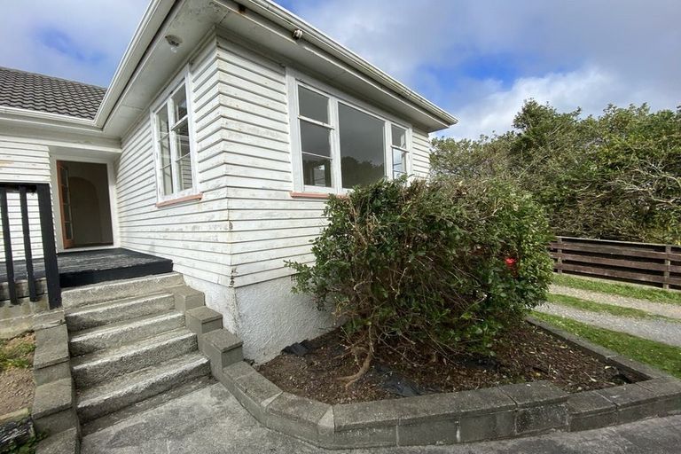 Photo of property in 1/158 Newlands Road, Newlands, Wellington, 6037