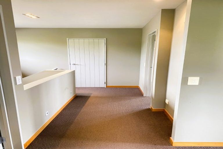 Photo of property in 17 Fernloche Place, Flat Bush, Auckland, 2016