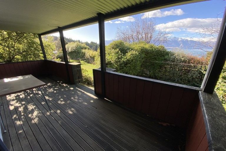 Photo of property in 49a Wynyard Crescent, Fernhill, Queenstown, 9300