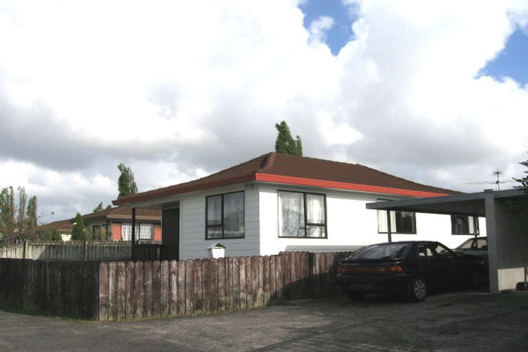 Photo of property in 2/30 Karepo Crescent, Ranui, Auckland, 0612