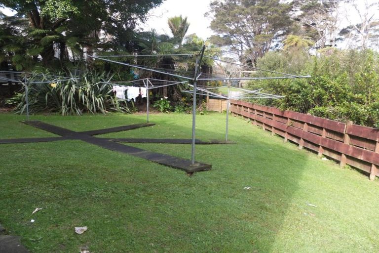 Photo of property in 1/1a Oates Road, Glen Eden, Auckland, 0602