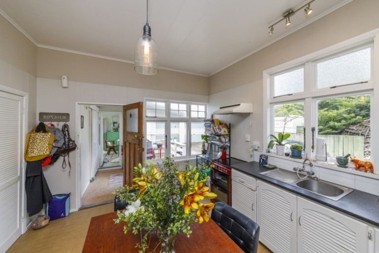 Photo of property in 14 Hunia Street, Marton, 4710