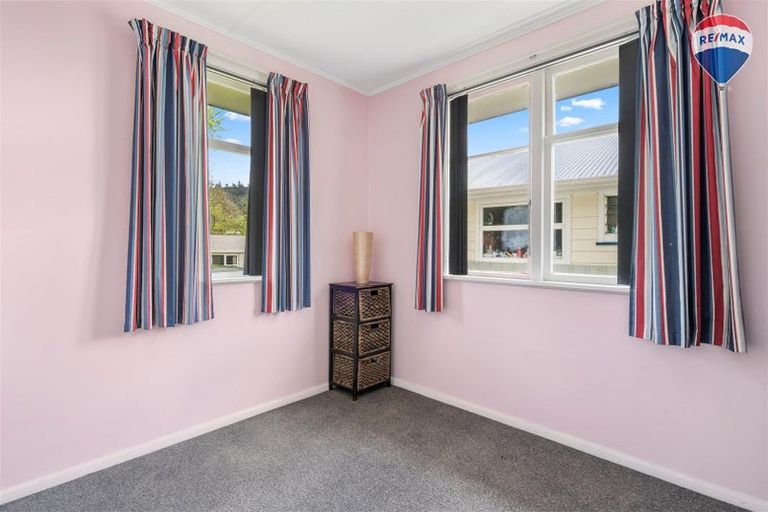 Photo of property in 266 Stokes Valley Road, Stokes Valley, Lower Hutt, 5019