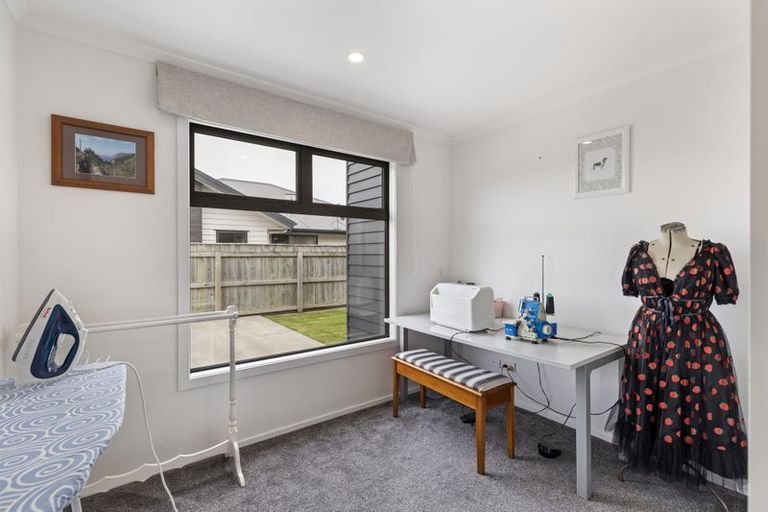 Photo of property in 12 Ivy Lane, Kelvin Grove, Palmerston North, 4414