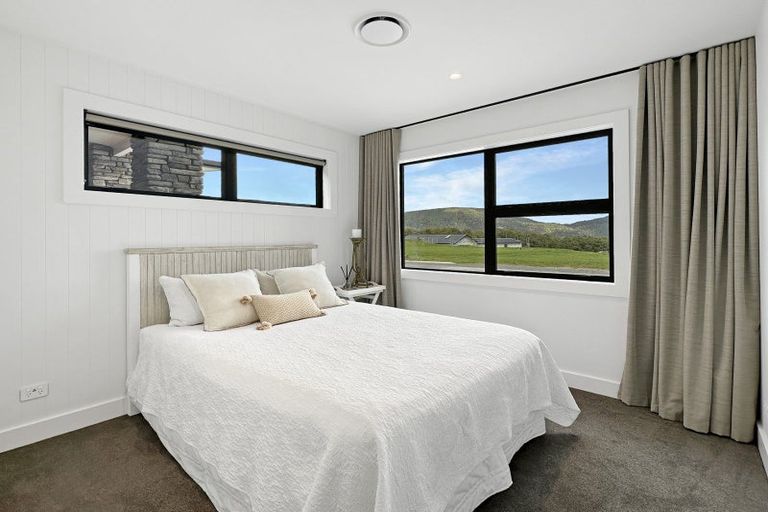 Photo of property in 8 Broadleaf Way, Kinloch, Taupo, 3377
