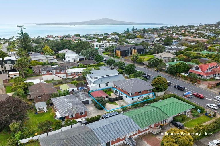 Photo of property in 2/9 Esmonde Road, Takapuna, Auckland, 0622