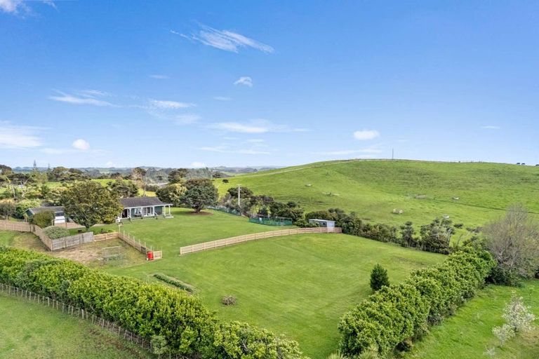 Photo of property in 5 Mcleod Road, South Head, Helensville, 0874