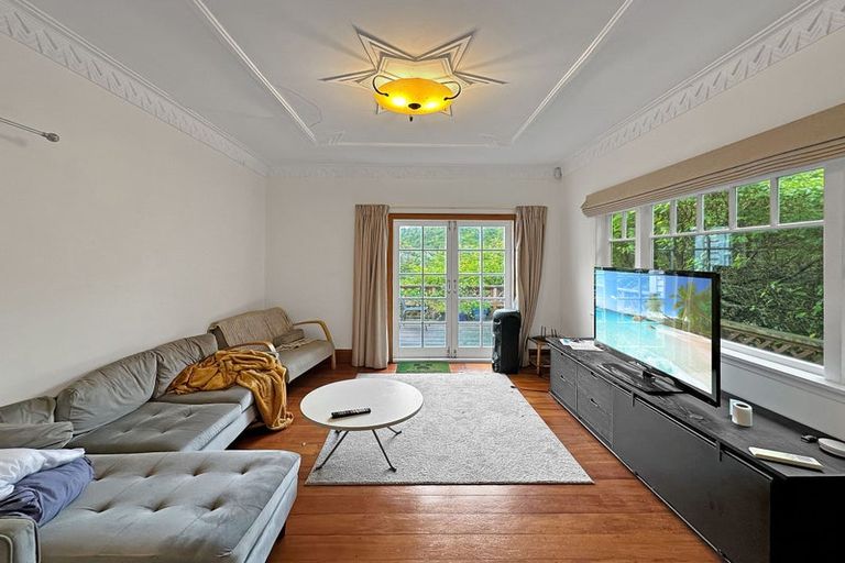 Photo of property in 54 Moana Road, Kelburn, Wellington, 6012