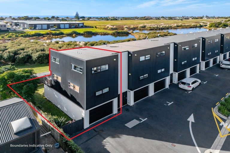 Photo of property in 1/22 Ashley Place, Papamoa Beach, Papamoa, 3118