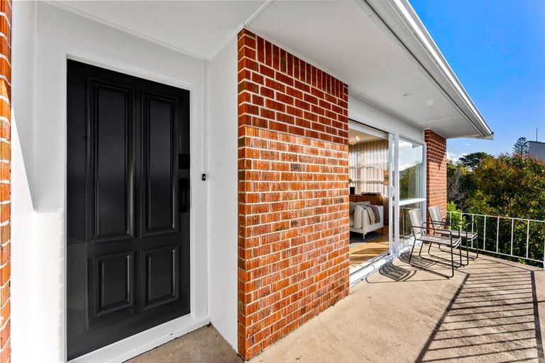 Photo of property in 2/2 Seaview Road, Milford, Auckland, 0620