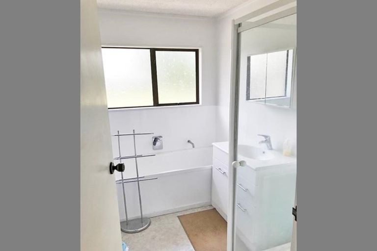 Photo of property in 8 Zenith Place, Conifer Grove, Takanini, 2112