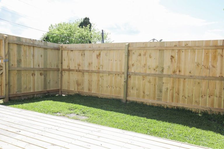 Photo of property in 116 Woodglen Road, Glen Eden, Auckland, 0602