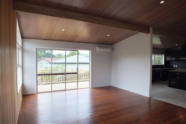 Photo of property in 6 William Hadlow Place, Hatfields Beach, Orewa, 0931