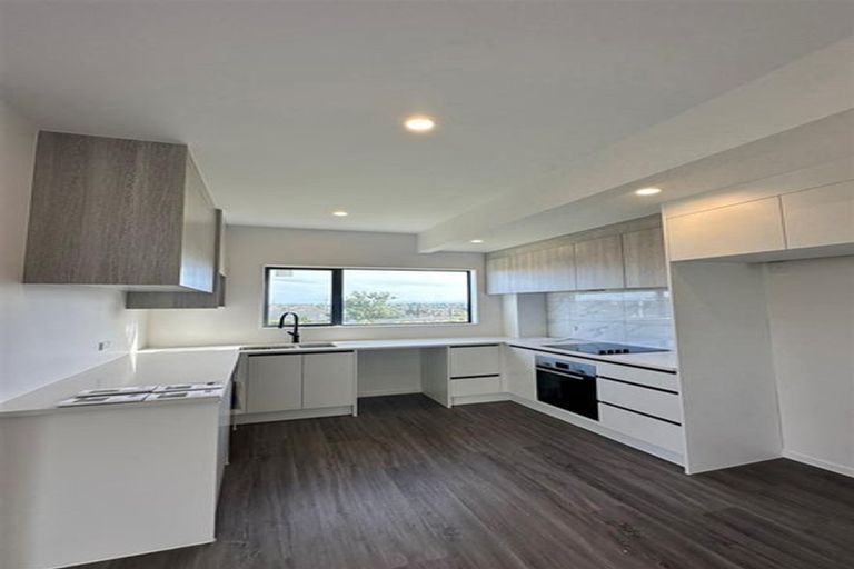 Photo of property in 64b Crestview Rise, Papakura, 2110