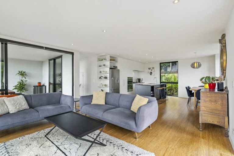 Photo of property in 15b Verran Road, Birkenhead, Auckland, 0626