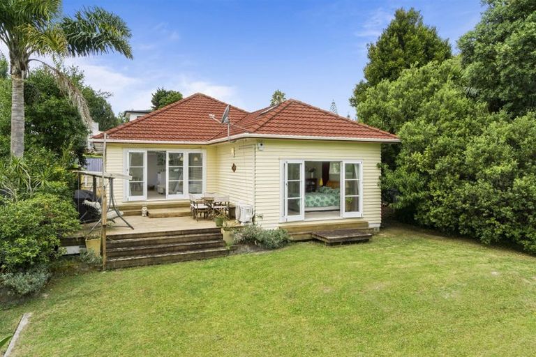 Photo of property in 24 Trinidad Road, Sunnynook, Auckland, 0620