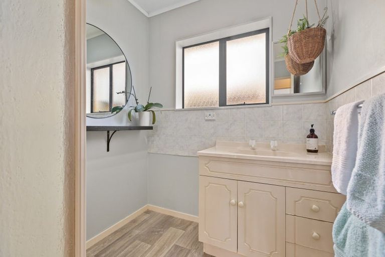 Photo of property in 273/1 Mangorei Road, Merrilands, New Plymouth, 4312