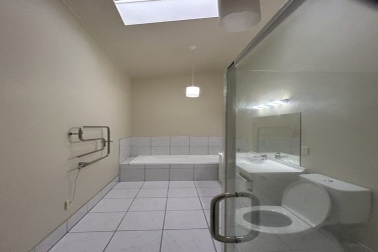 Photo of property in 4 Mitika Way, Strathmore Park, Wellington, 6022