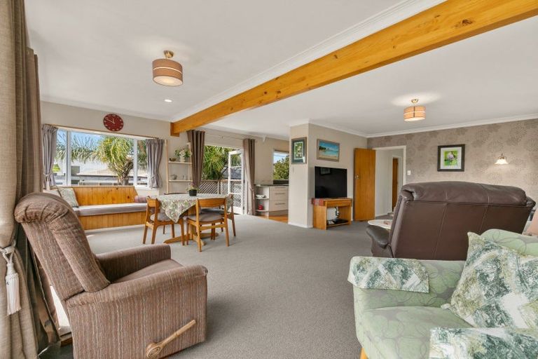 Photo of property in 10 Rock Isle Road, Torbay, Auckland, 0630