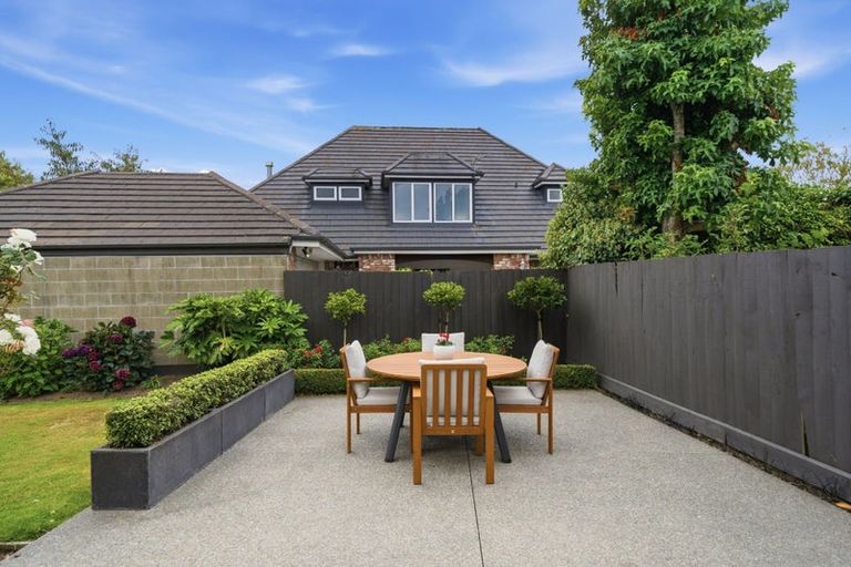 Photo of property in 6 Dunrobin Place, Avonhead, Christchurch, 8042