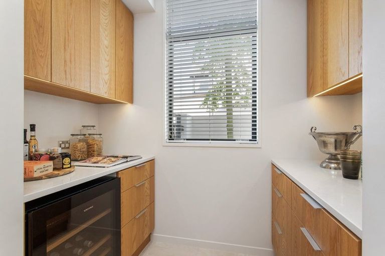 Photo of property in 96 Merivale Lane, Merivale, Christchurch, 8014