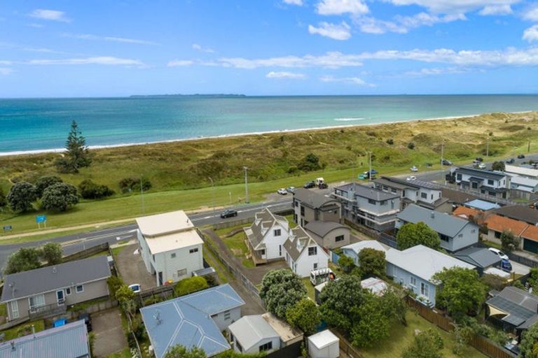 Photo of property in 906 Papamoa Beach Road, Papamoa Beach, Papamoa, 3118