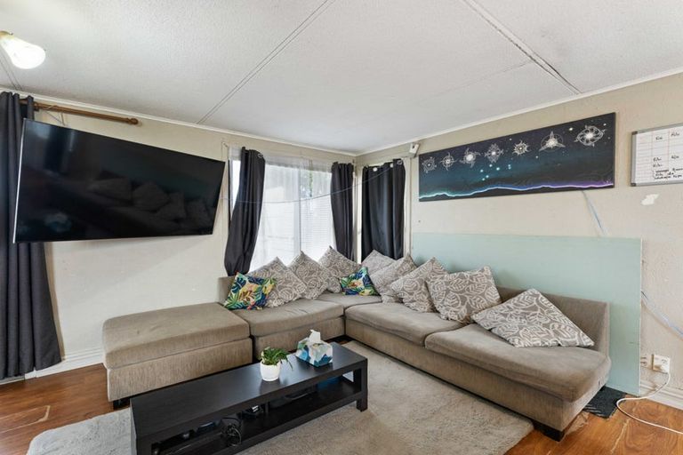 Photo of property in 39 Blake Road, Mangere East, Auckland, 2024