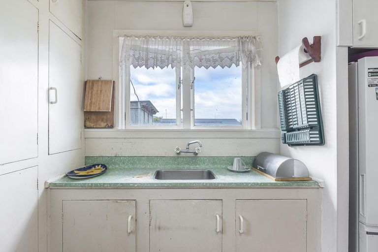 Photo of property in 6 Aotea Road, Glen Eden, Auckland, 0602