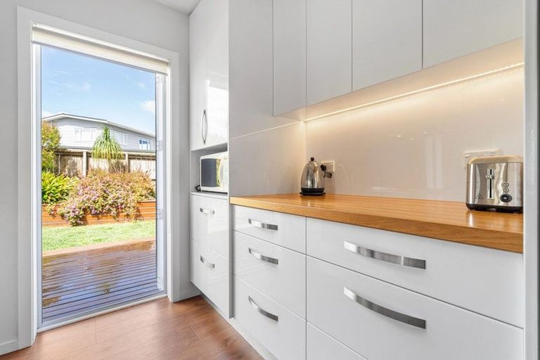 Photo of property in 64b Muir Avenue, Mangere Bridge, Auckland, 2022