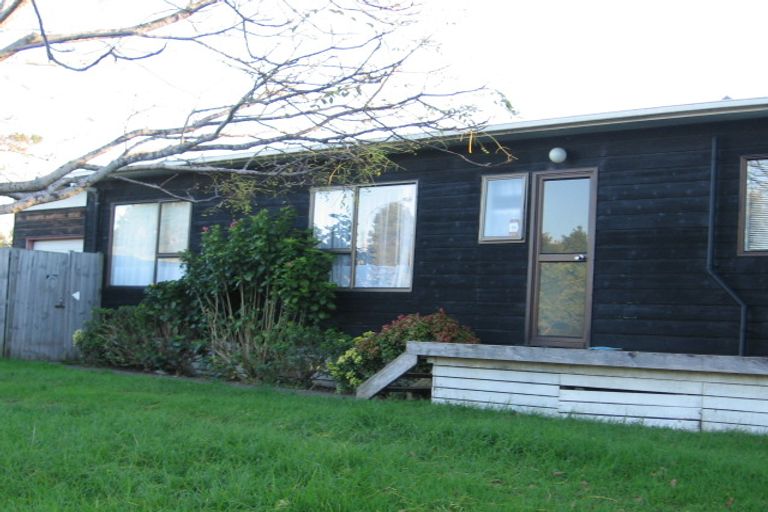 Photo of property in 2 Redlands Grove, Swanson, Auckland, 0612