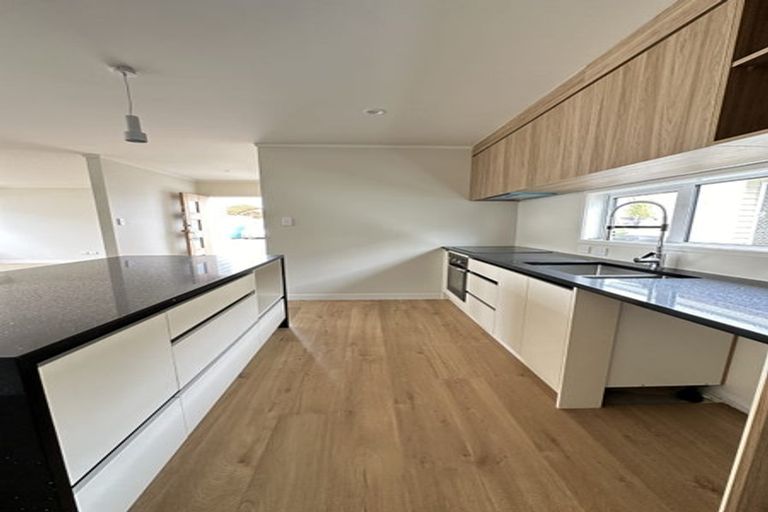 Photo of property in 28 Airdrie Road, Ranui, Auckland, 0612