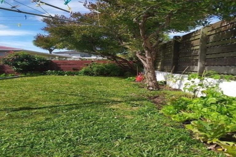 Photo of property in 2/271 Karori Road, Karori, Wellington, 6012