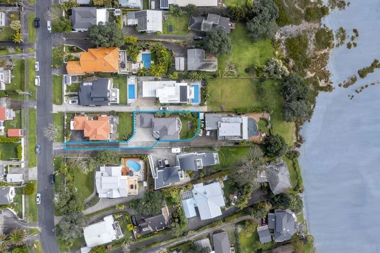 Photo of property in 2/61 Beresford Street, Bayswater, Auckland, 0622