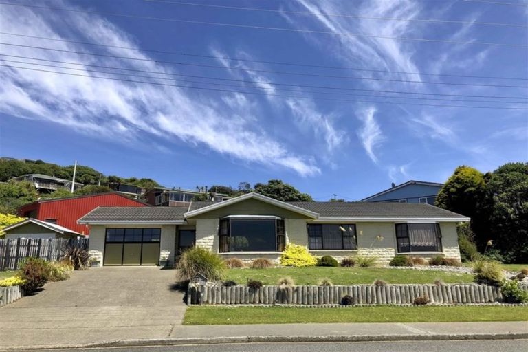 Photo of property in 100 Marine Parade, Bluff, 9814