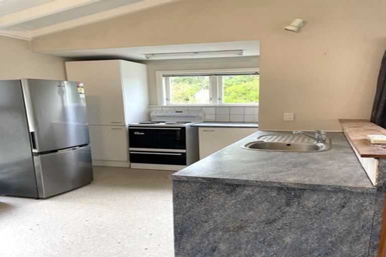 Photo of property in 62 Tio Tio Road, Miramar, Wellington, 6022