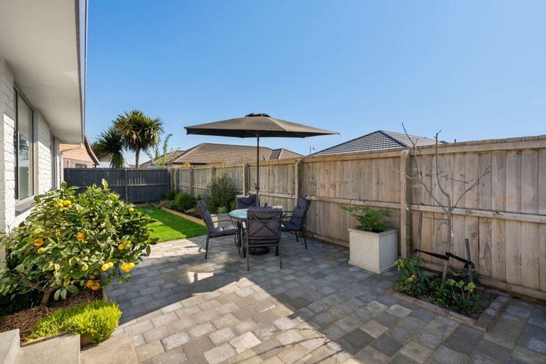 Photo of property in 2/126a Middlepark Road, Sockburn, Christchurch, 8042