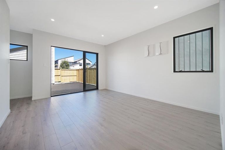 Photo of property in 127 Walters Road, Papakura, Takanini, 2110