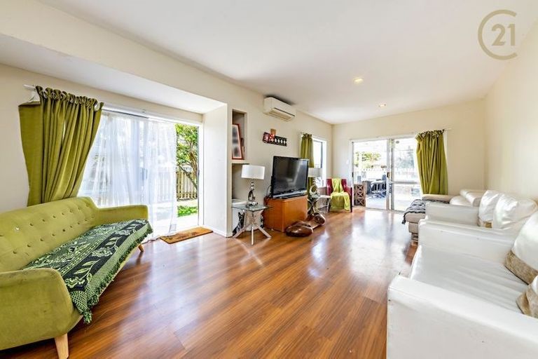 Photo of property in 3/4 Gibbs Road, Manurewa, Auckland, 2102
