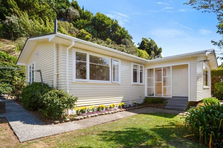 Photo of property in 129 Ironside Road, Johnsonville, Wellington, 6037