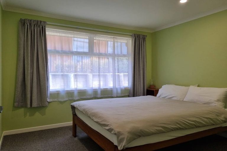 Photo of property in 3 Kapurau Lane, Merrilands, New Plymouth, 4312